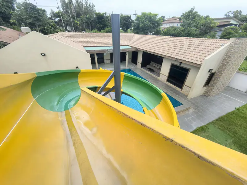 No one can live without a waterslide! - Hus -  - 